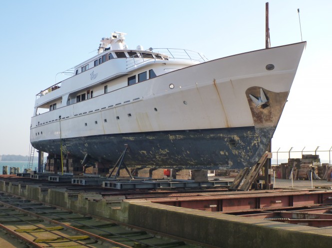 Motor yacht Spada be fore refit