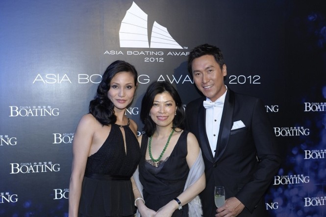 Mr and Mrs Joe Ma and Clarea Au, Vice Chairperson of the 33rd Term Board of Directors of Yan Oi Tong