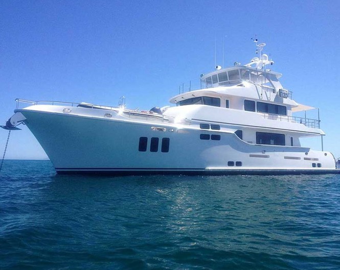 N86 motor yacht hull 10