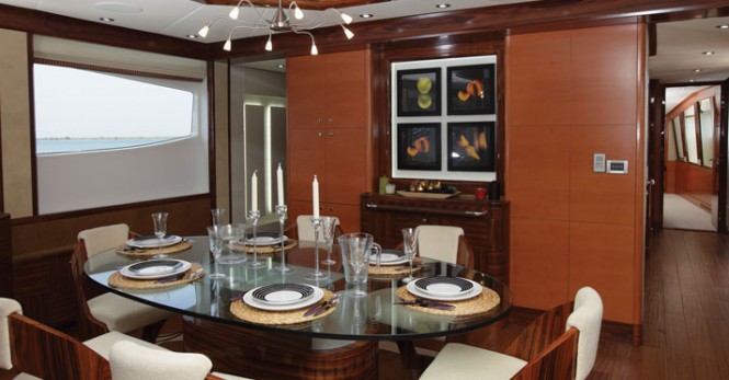 Superyacht Majesty 101 Dining