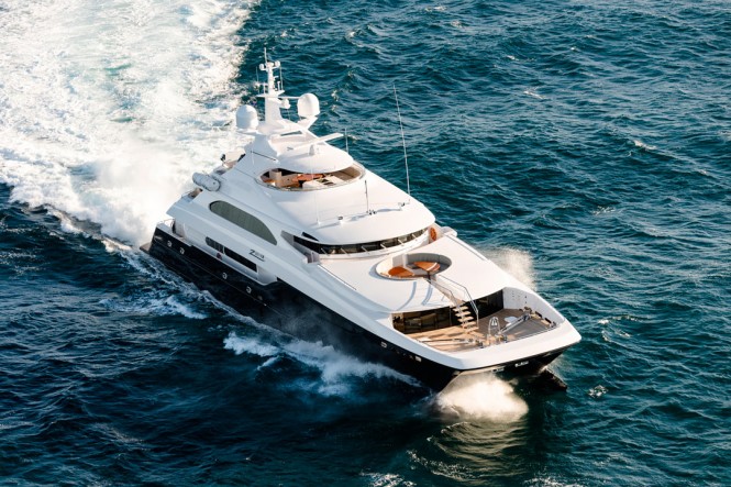 40m catamaran yacht Zenith running