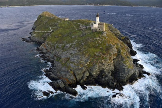 Luxury yacht Esimit Europa 2 rounding the Giraglia rock Credit RolexKurt Arrigo