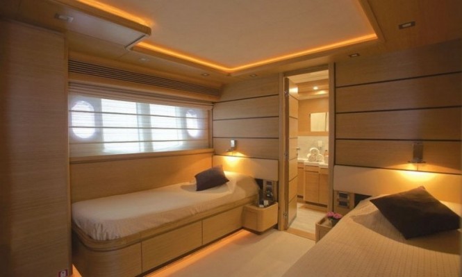 Motor yacht LADY CHATTERLEY -  Twin Cabin