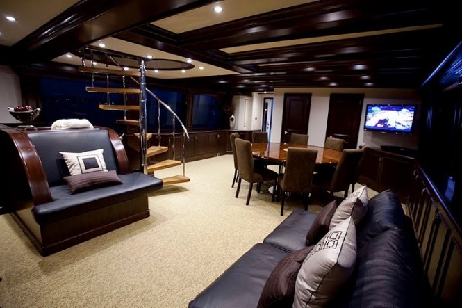 Motor yacht Spirit of Two Thousand and Ten  -  Salon and Dining