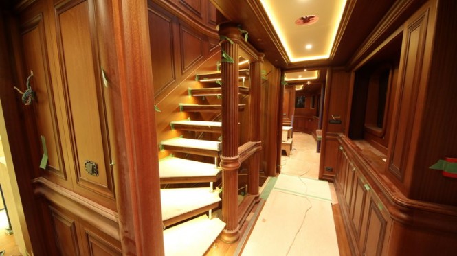 Superyacht Bilgin 160 Classic main deck corridor