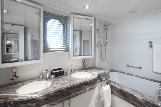 Yacht LA MASCARADE -  Bathroom