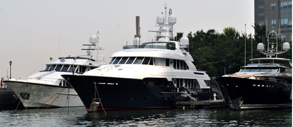 156ft Delta superyacht Slojo pictured in center