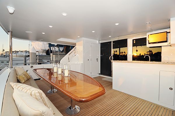 90' Ocean Alexander yacht Exterior