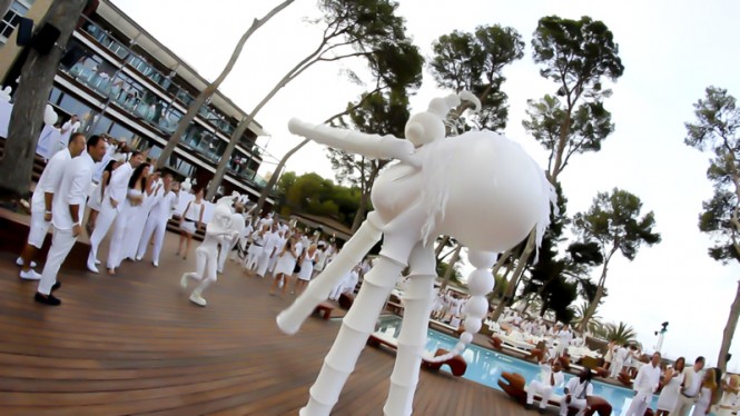 Get entertained at the NIKKI BEACH MALLORCA