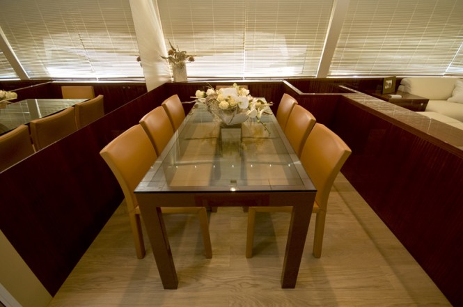 Motor yacht Amer 92 - Dining