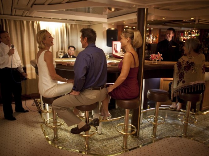 Sea Dream superyacht - Piano Bar