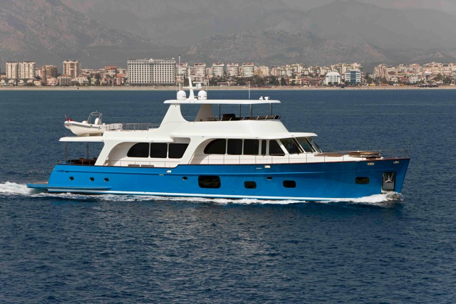Superyacht Moni - side view