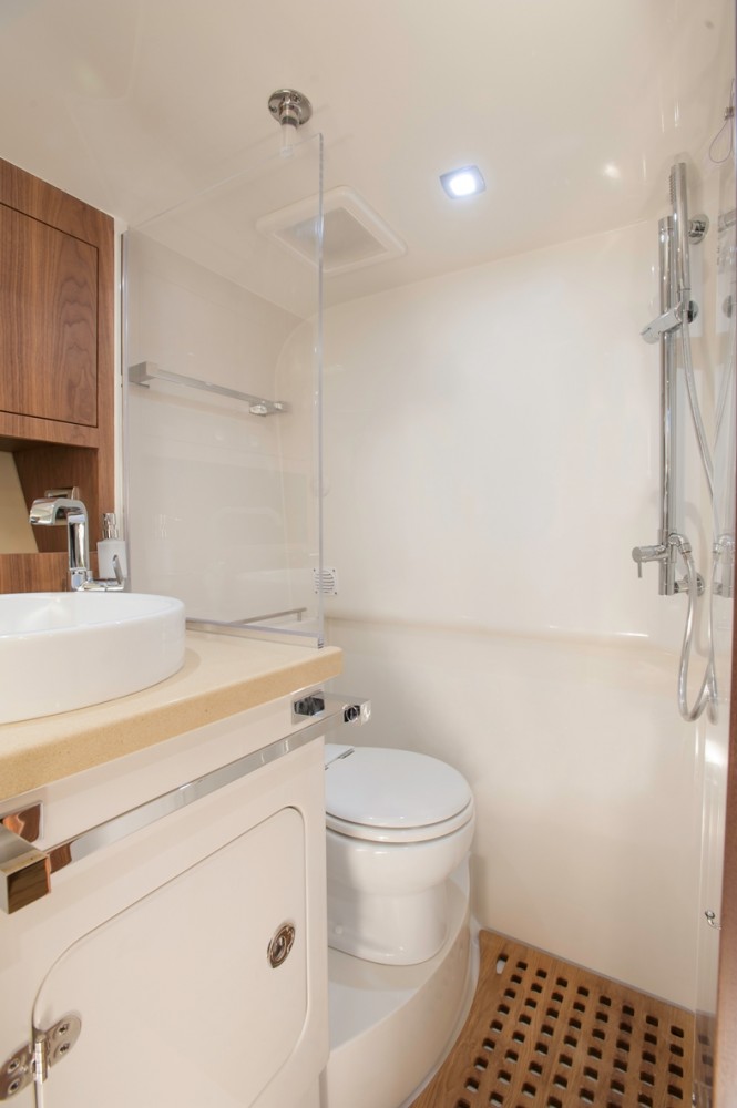 36 Corsair yacht tender by Chris-Craft - Head