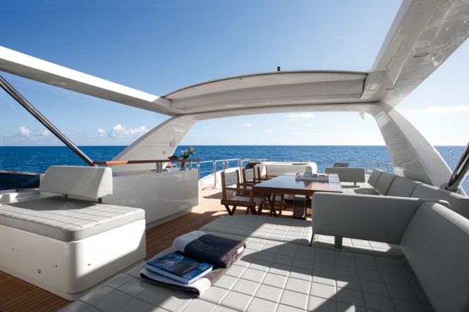 Azimut 88 superyacht - Flybridge