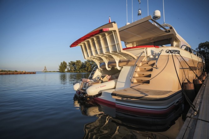 Luxury Yacht Mulder Convertible 72