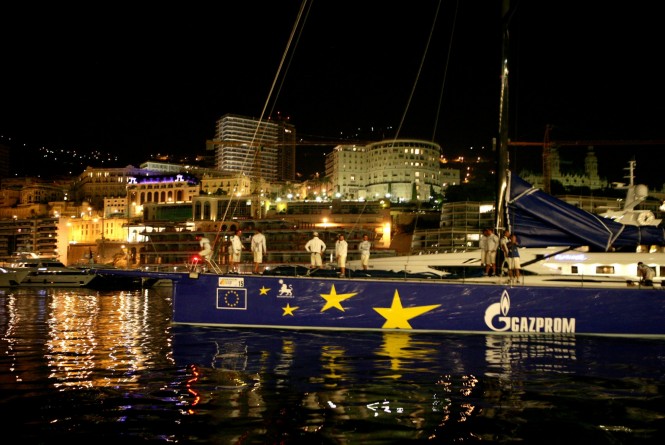 Luxury yacht Esimit Europa 2 by night