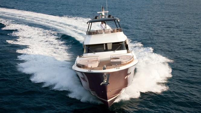 MCY 70 Yacht - front view