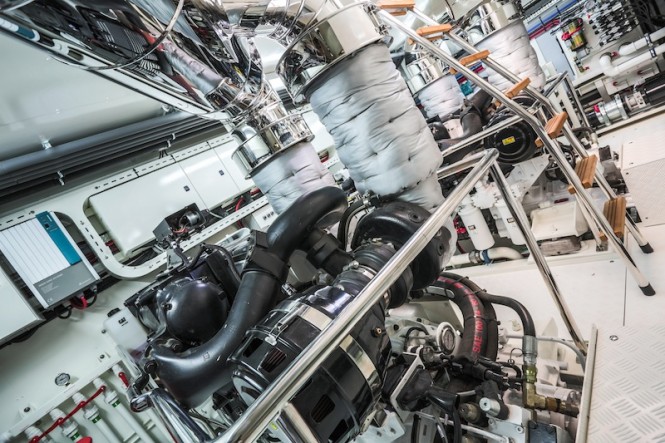 Mulder Convertible 72 yacht - engine room