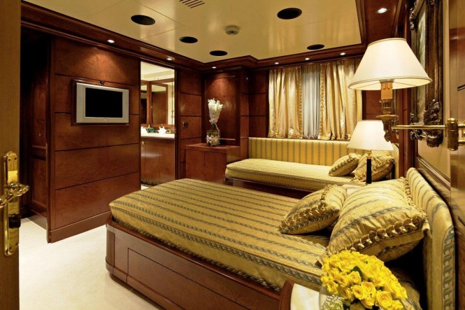 O'MEGA Yacht - Guest Cabin