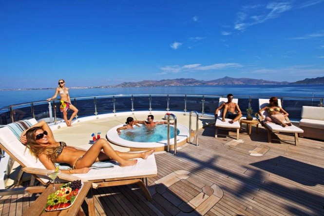 O'Mega yacht - Sun deck