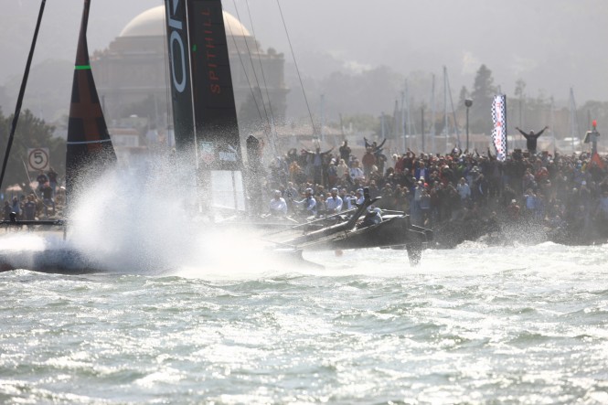 Collision between ORACLE TEAM USA Spithill and Coutts
