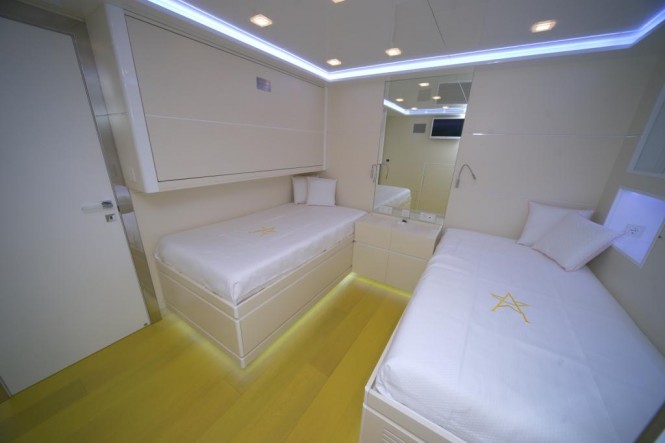 Ocean King 88 superyacht Irie Man - Twin Cabin