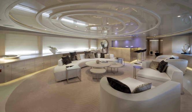 Upper Salon of the DARLINGS DANAMA motor yacht