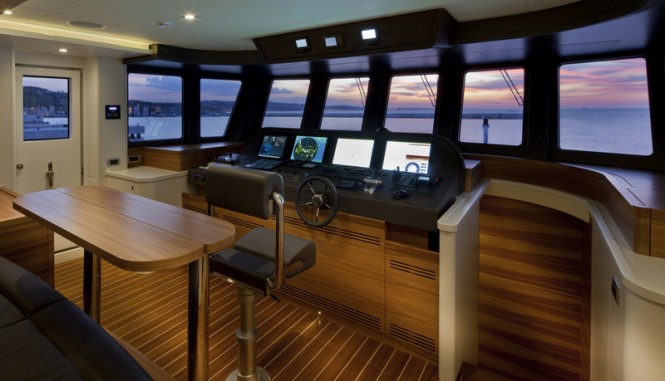 Luxury yacht Percheron - Wheelhouse Photo by Maurizio Paradisi
