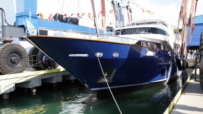 Luxury yacht Hull BD005 by Benetti hits the water