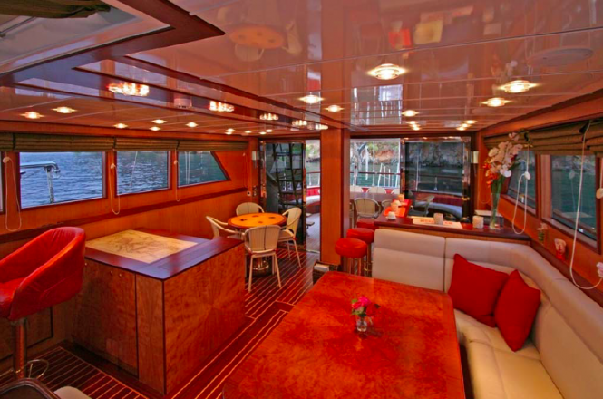 Sailing Yacht Serenity 86 - Saloon