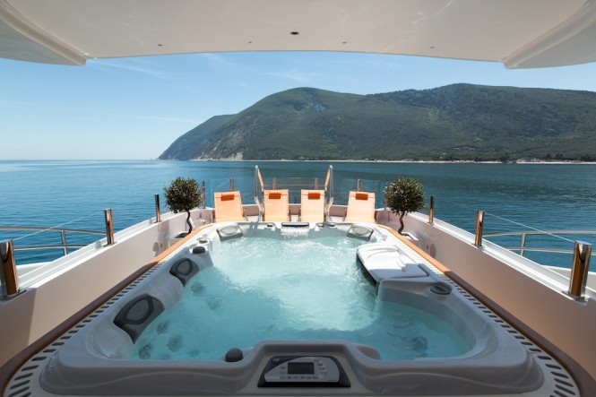 Superyacht PAPI DU PAPI Sundeck - Photo Credits @ Marc Paris