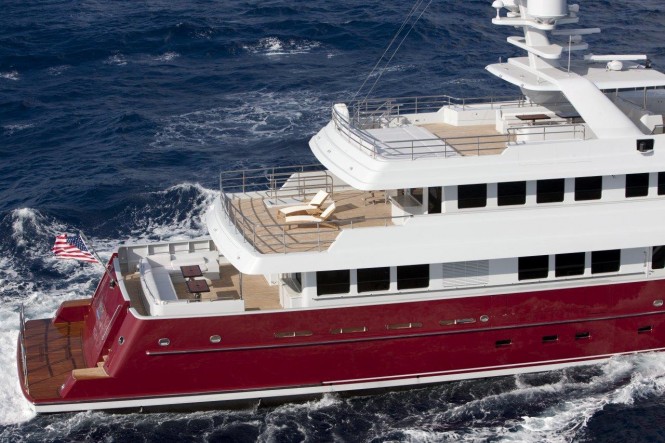 Luxury yacht Mazu - aft view