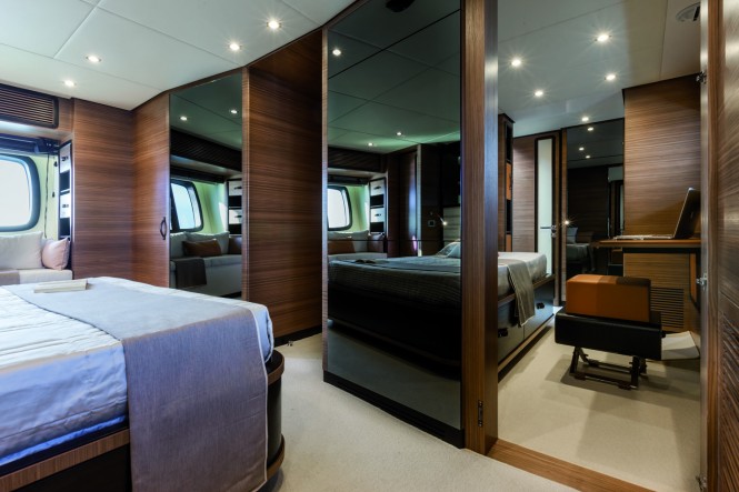 M76 yacht Master Private Studio