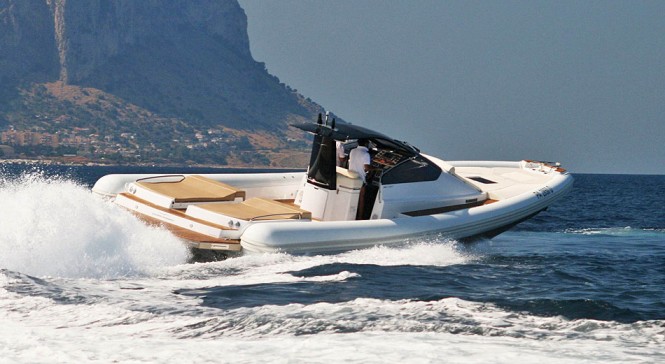 MX-13 Coupe yacht tender - rear view