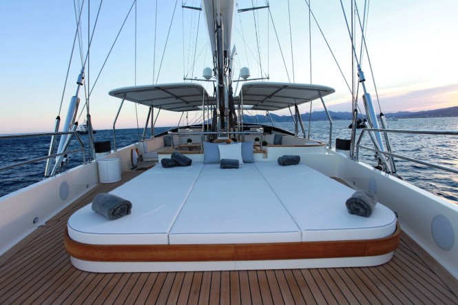 SILENCIO Yacht -  Flybridge Sunpads