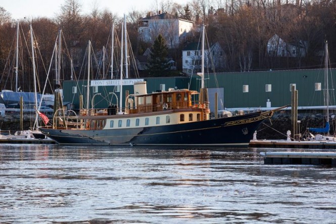 122' superyacht Atlantide anchored at Front Street Shipyard in the USA