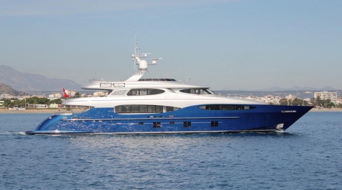 Le Caprice V superyacht - side view