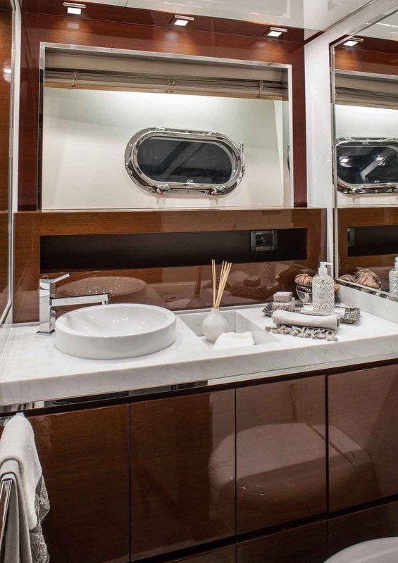 Motor yacht Alpha 76 Flybridge - Dayhead