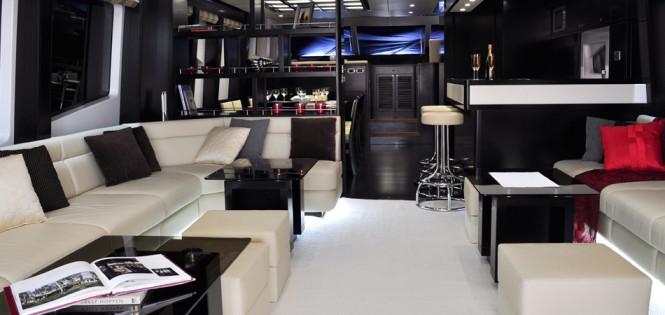 Superyacht Majesty 88 - Main Saloon