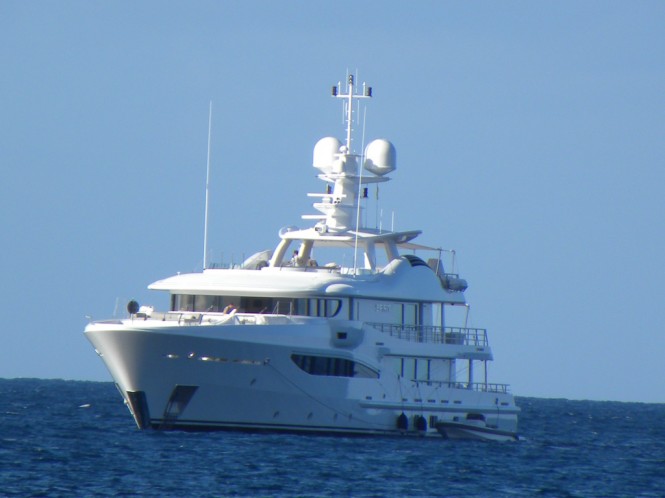 d by Scott Henderson from the Pinney's Beach on Nevis in the Caribbean