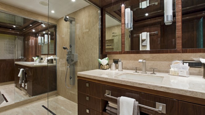 Gigi II Yacht - Master Cabin - Double Bathroom