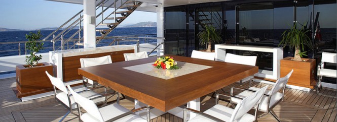 H2 designed Vicky Yacht - Exterior