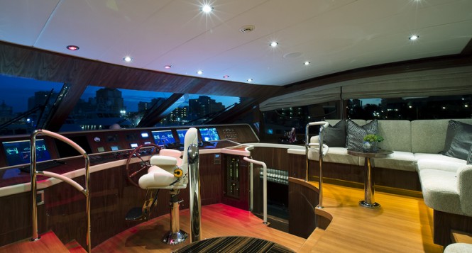 Hargrave 125 RPH Yacht Gigi II - Wheelhouse