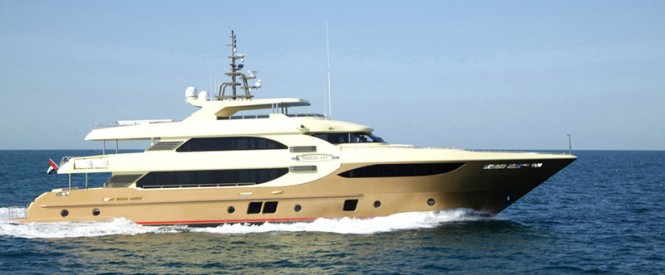 Majesty 135 superyacht Lady Tahiti featuring passenger elevator by Lift Emotion