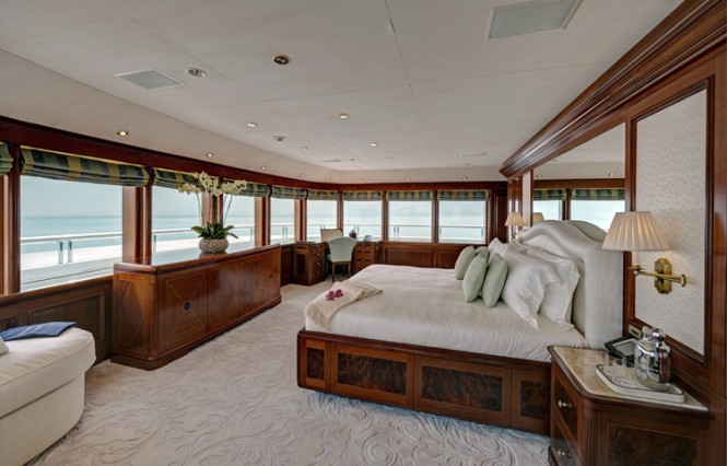 Superyacht TITANIA -  Upper Deck Master Suite