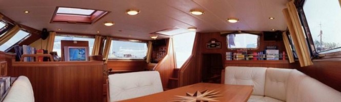 Sailing yacht PLUM -  Deckhouse