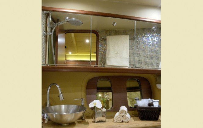 Zeelander 44 superyacht tender - Bathroom