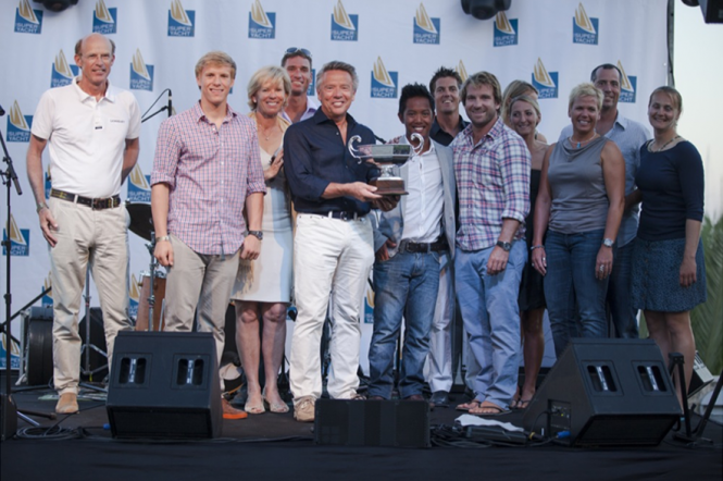 Andre Hoek presents the Hoek Trophy to Atalante