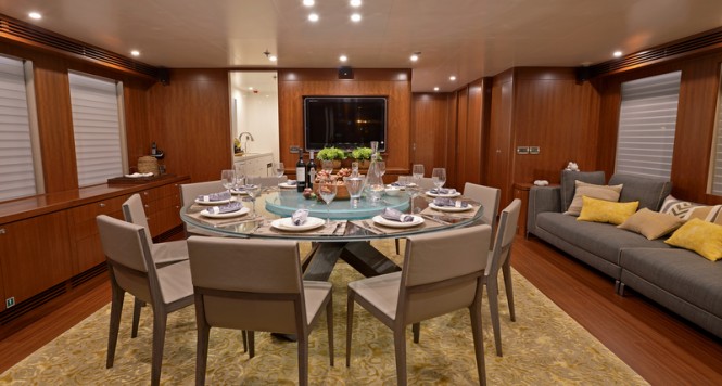 Superyacht Tango 5 - Dining