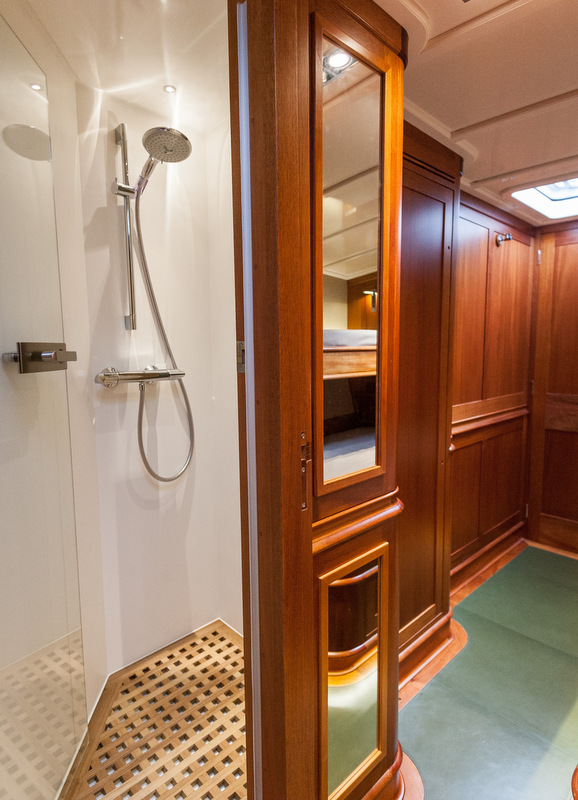 Windhunter II Yacht - Bathroom